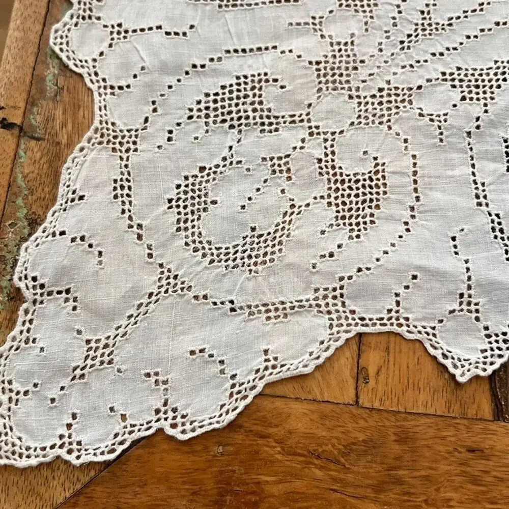 Antique Batiste White Linen Tablecloth Floral Lace Raised Embroidery 103 x 69" - Picture 7 of 13